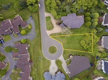 5057 Karachi Street , West Bloomfield Twp, MI 48322