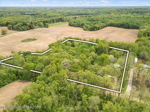 6540 Drumheller Road, Bath, MI 48808