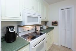 1717 Greystone photo 4