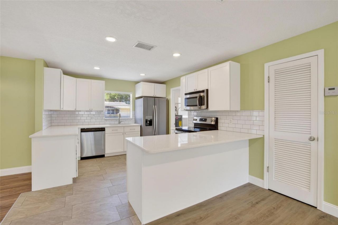 2340 Merrily Circle S, Seffner, FL 33584 Photo