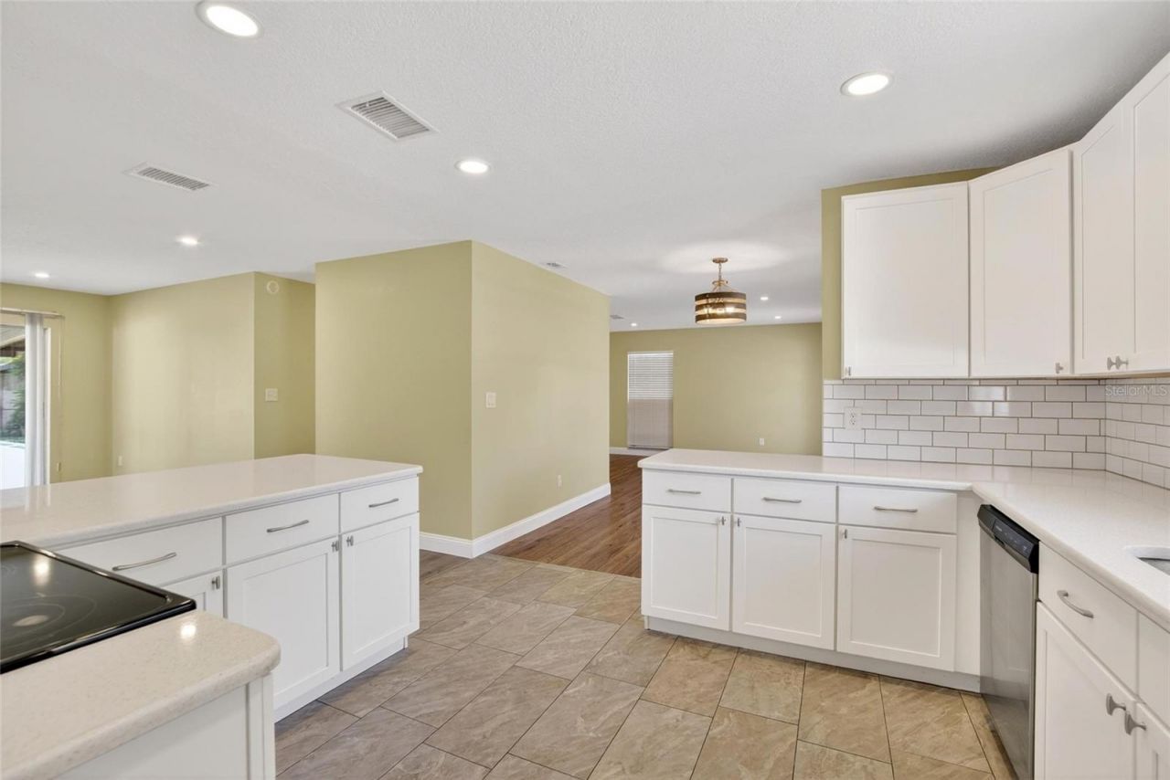 2340 Merrily Circle S, Seffner, FL 33584 Photo