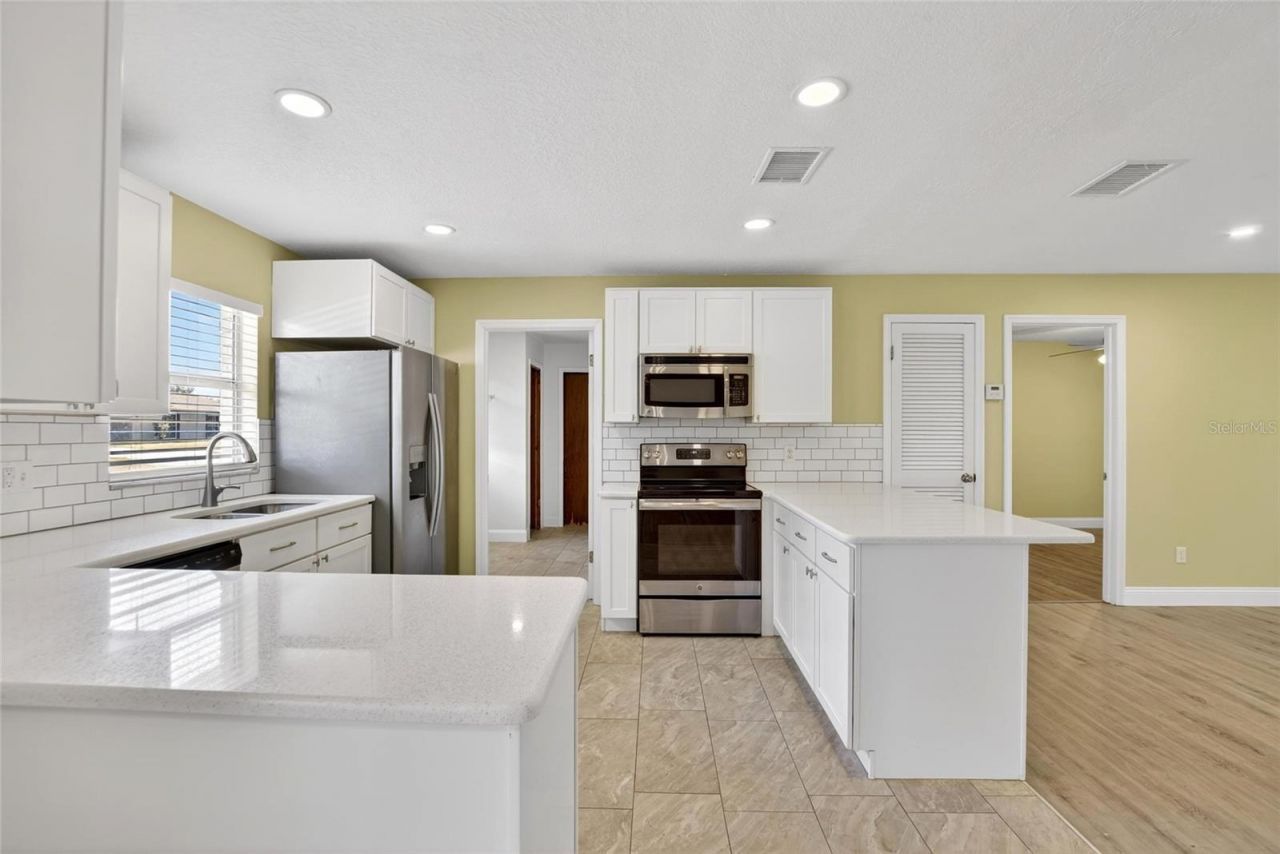 2340 Merrily Circle S, Seffner, FL 33584 Photo