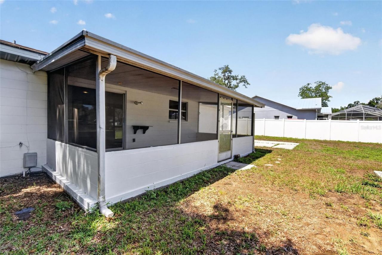 2340 Merrily Circle S, Seffner, FL 33584 Photo
