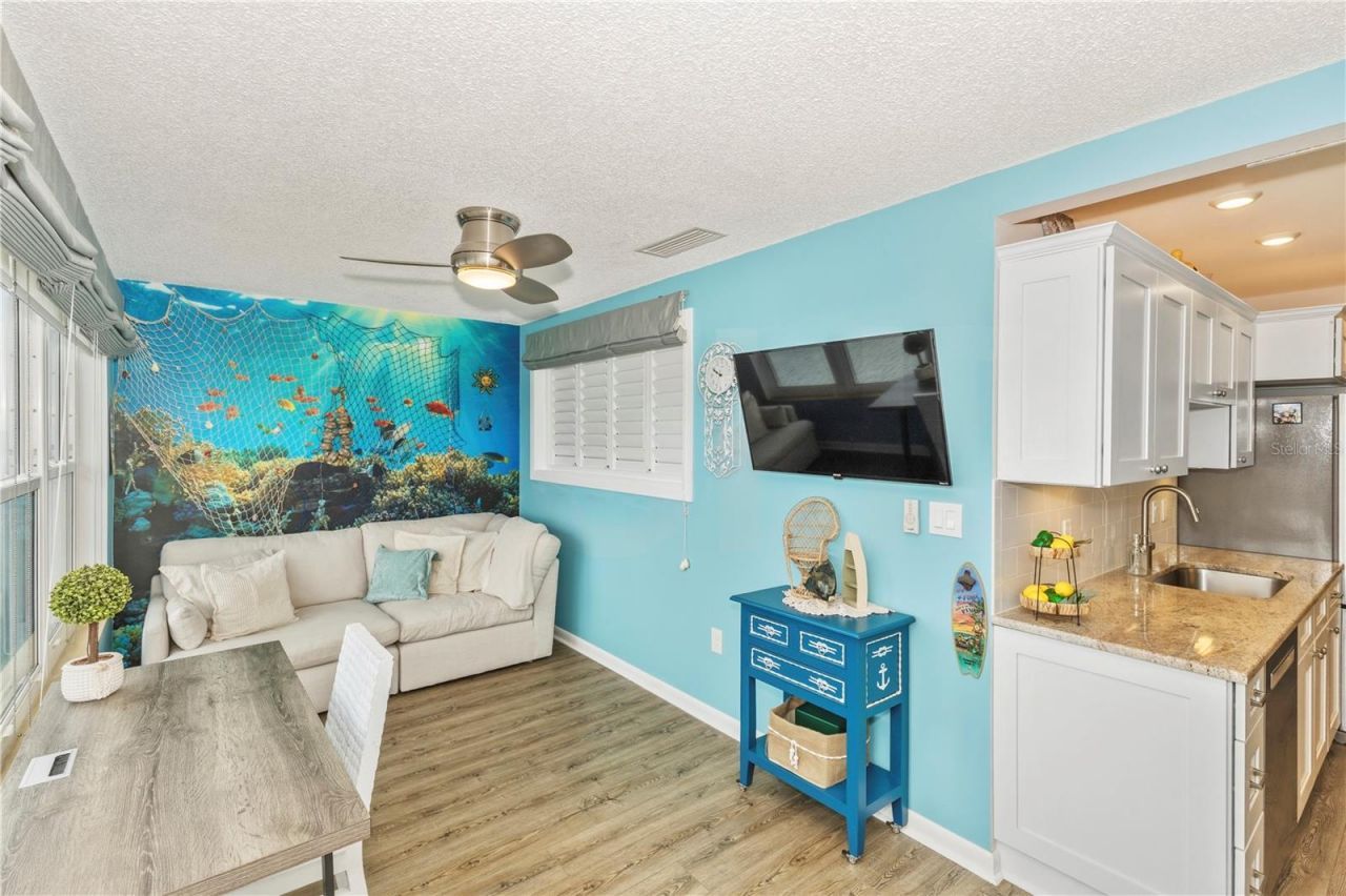 6025 Shore Boulevard S, Unit 406, Gulfport, FL 33707 Photo