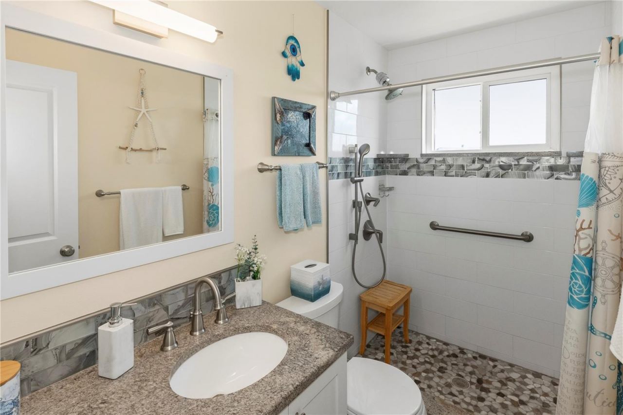 6025 Shore Boulevard S, Unit 406, Gulfport, FL 33707 Photo