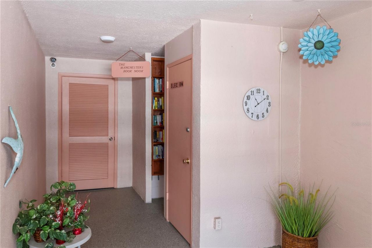 6025 Shore Boulevard S, Unit 406, Gulfport, FL 33707 Photo