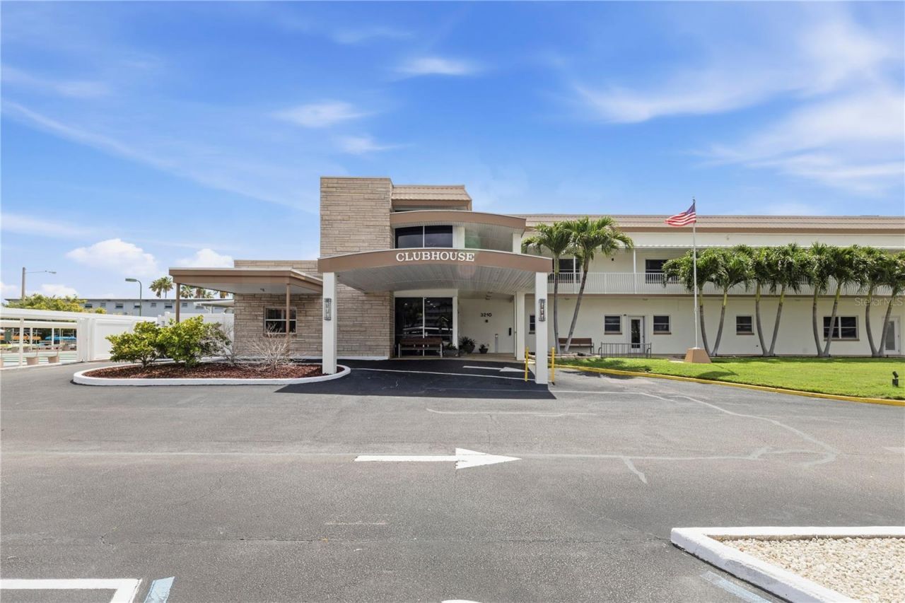 6025 Shore Boulevard S, Unit 406, Gulfport, FL 33707 Photo