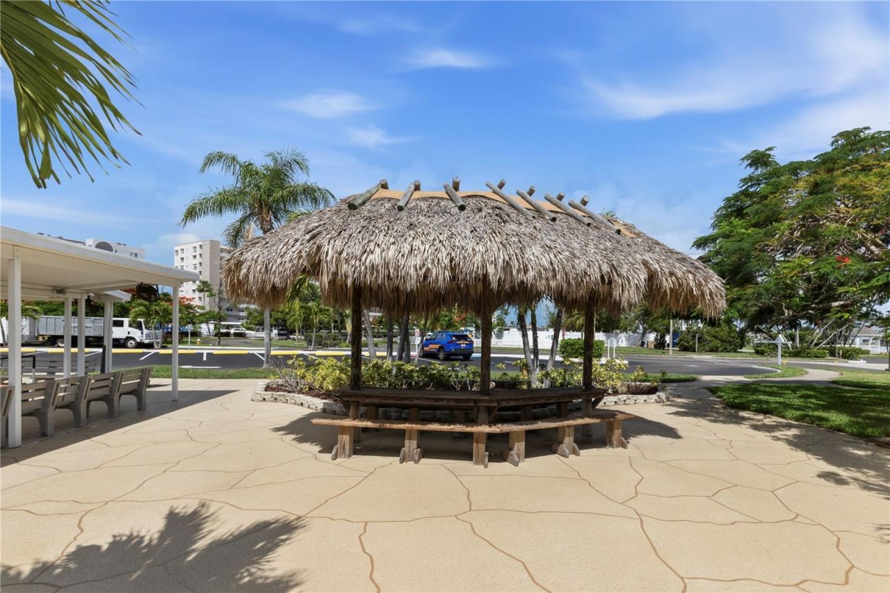 6025 Shore Boulevard S, Unit 406, Gulfport, FL 33707 Photo