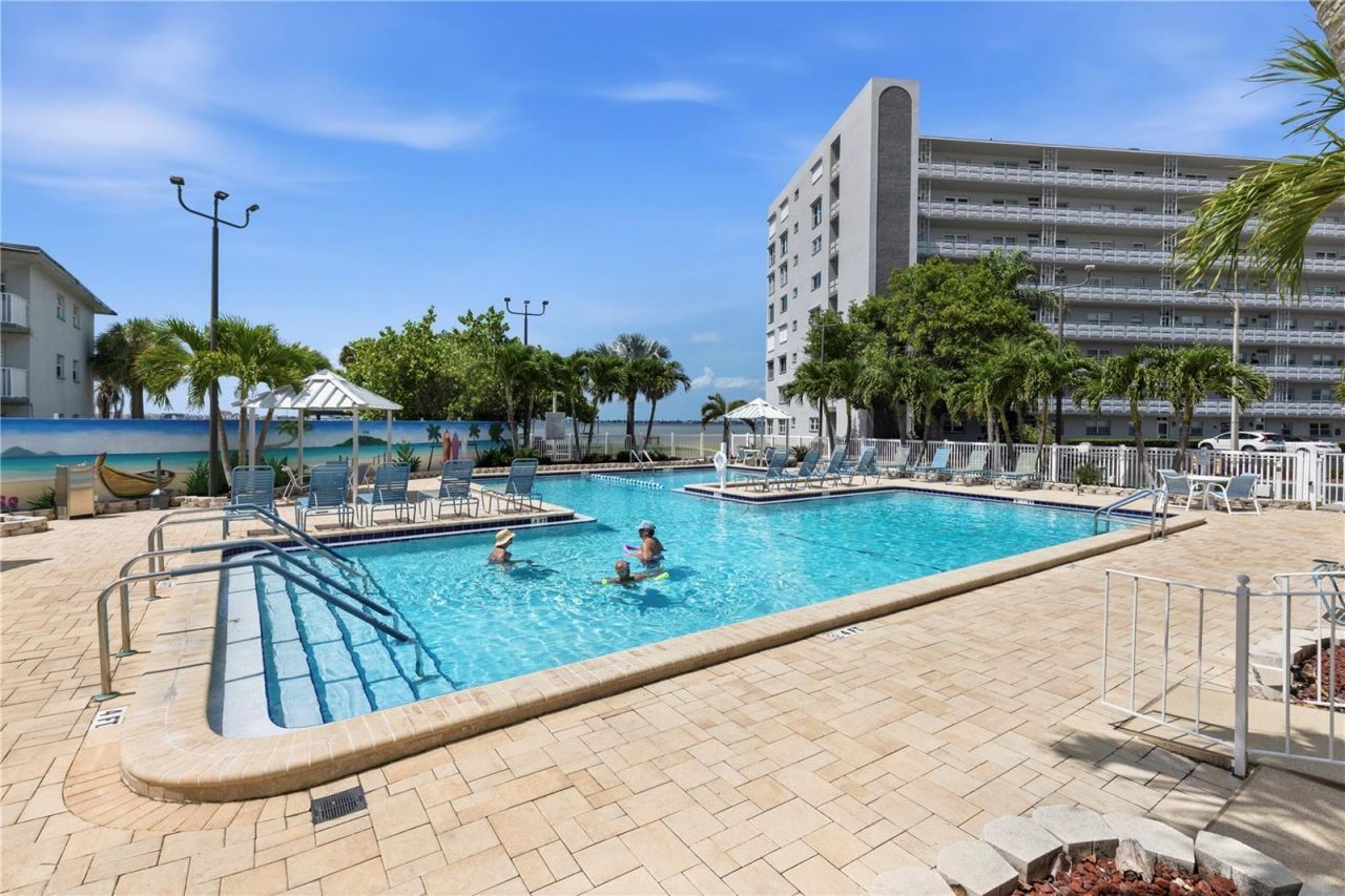 6025 Shore Boulevard S, Unit 406, Gulfport, FL 33707 Photo