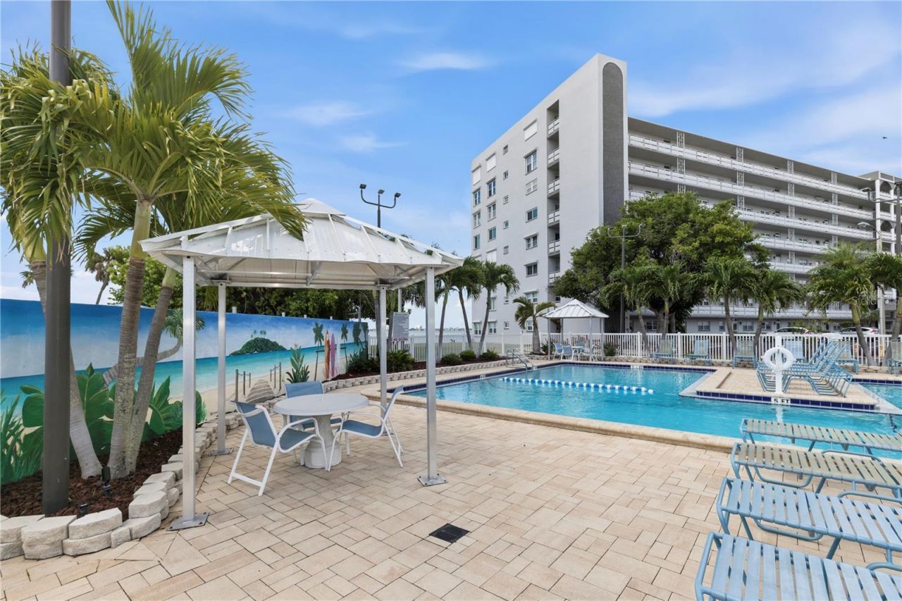 6025 Shore Boulevard S, Unit 406, Gulfport, FL 33707 Photo