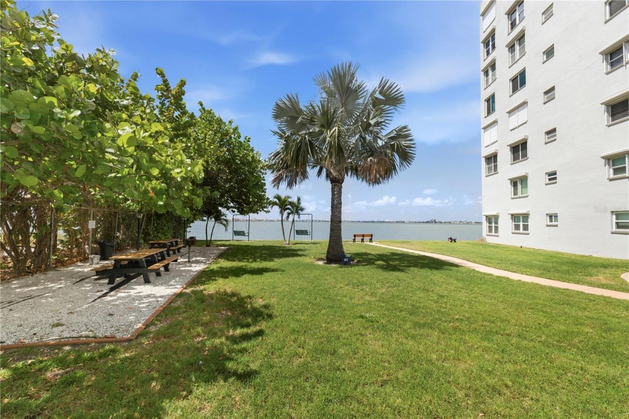 6025 Shore Boulevard S, Unit 406, Gulfport, FL 33707 Photo