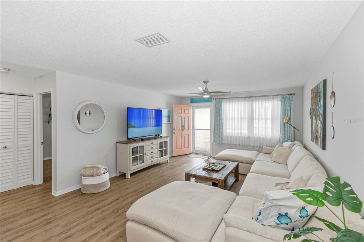 6025 Shore Boulevard S, Unit 406, Gulfport, FL 33707 Photo