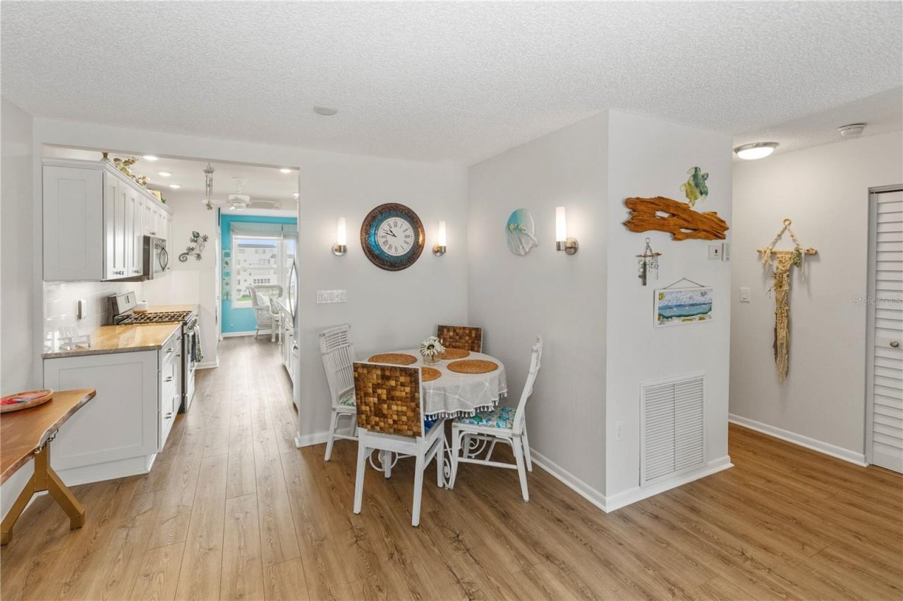 6025 Shore Boulevard S, Unit 406, Gulfport, FL 33707 Photo