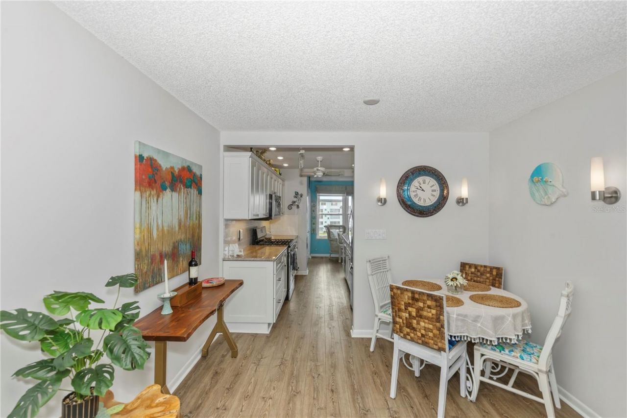 6025 Shore Boulevard S, Unit 406, Gulfport, FL 33707 Photo