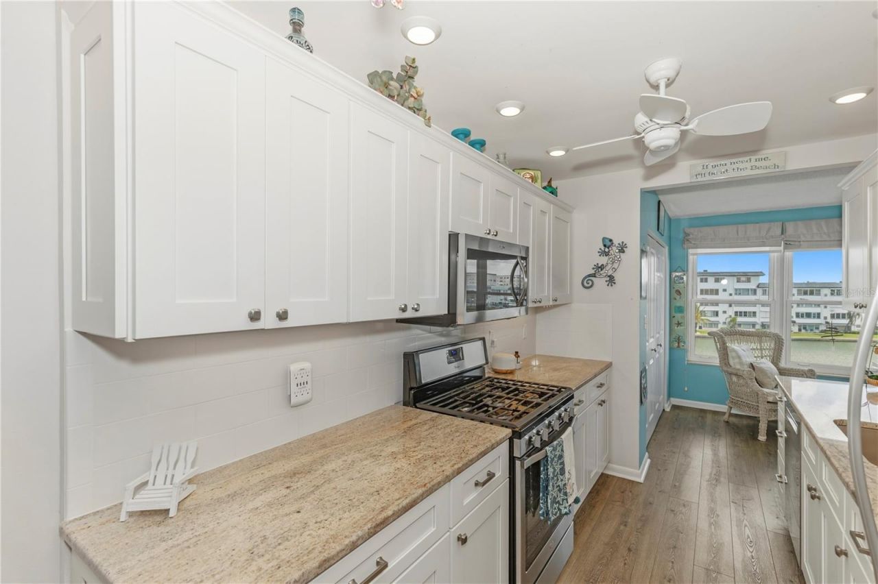 6025 Shore Boulevard S, Unit 406, Gulfport, FL 33707 Photo