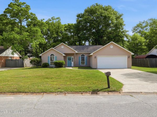 6920 Pinehurst Drive, Ocean Springs, MS 39564