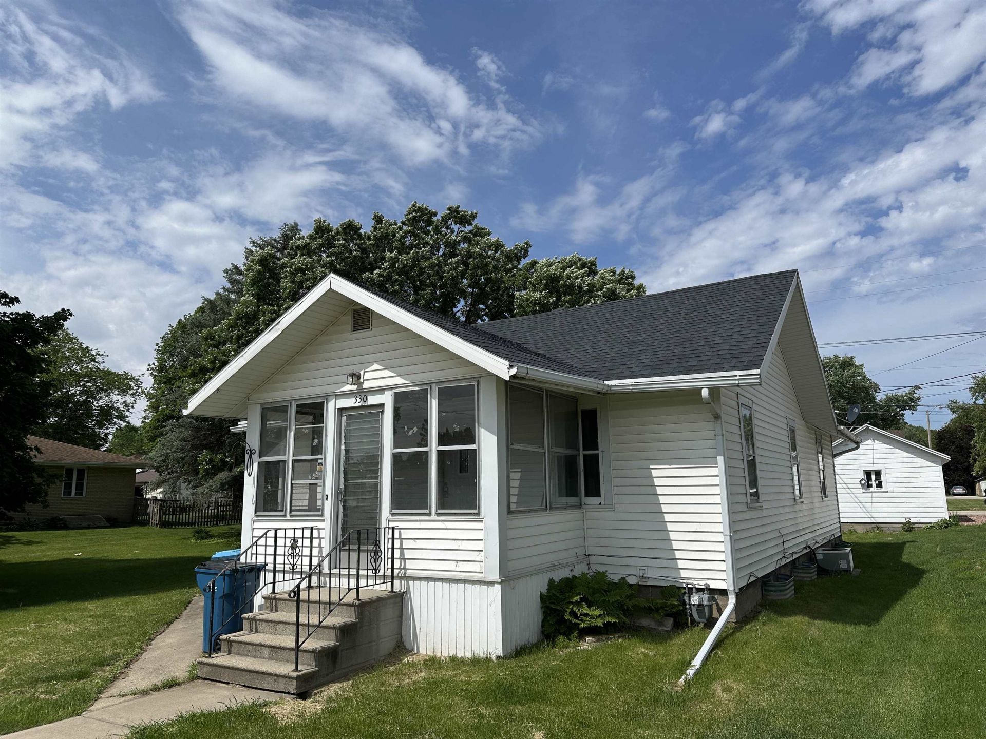 330 CALIFORNIA Avenue, SAVANNA, IL 61074