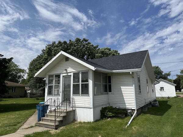 330 CALIFORNIA Avenue, SAVANNA, IL 61074