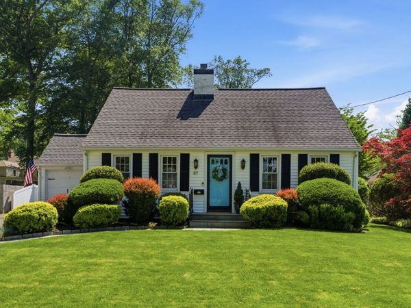 87 Knollwood, North Haven, CT 06473
