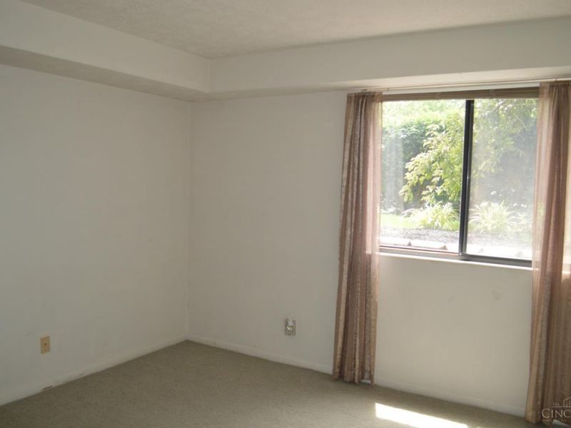 5981 Meadowcreek Drive, Unit 1, Miami Twp, OH 45150 Photo 10