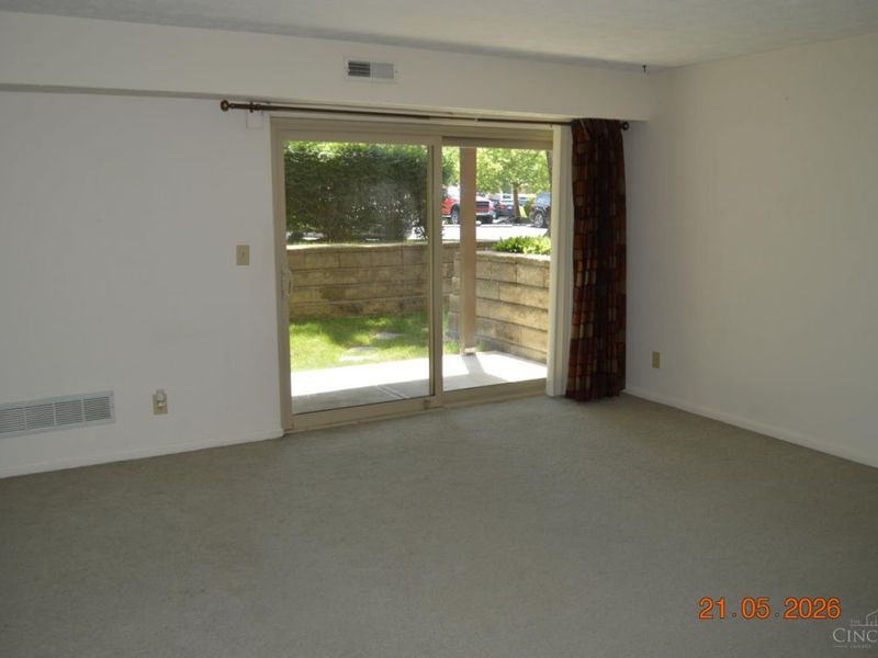 5981 Meadowcreek Drive, Unit 1, Miami Twp, OH 45150 Photo 4