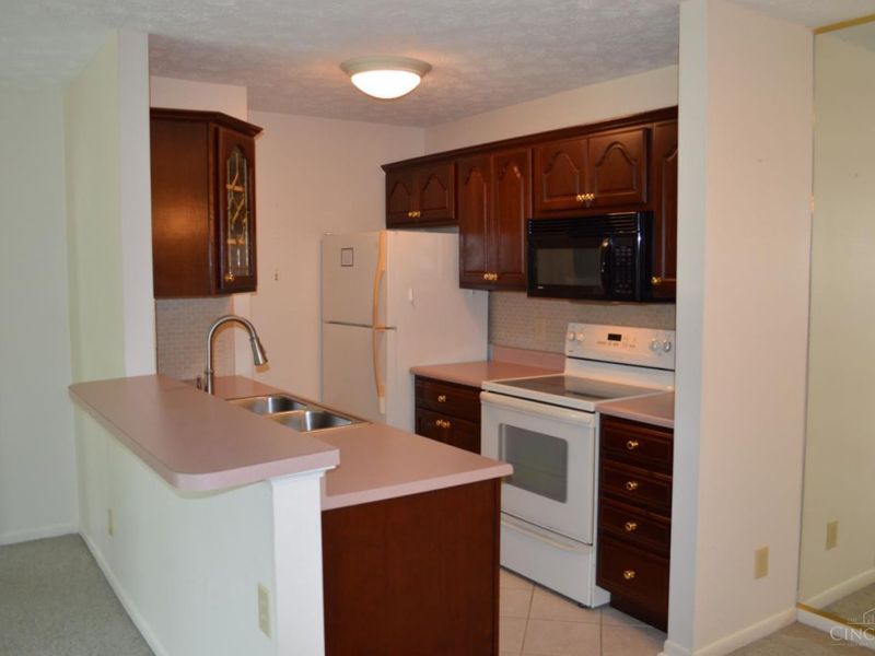 5981 Meadowcreek Drive, Unit 1, Miami Twp, OH 45150 Photo 7