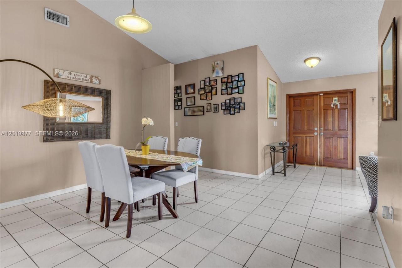 13520 SW 180th Ter , Miami, FL 33177 Photo