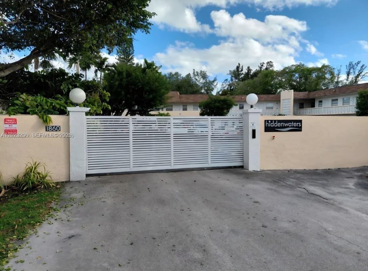 1860 Venice Park Dr, Unit 107, North Miami, FL 33181 Photo