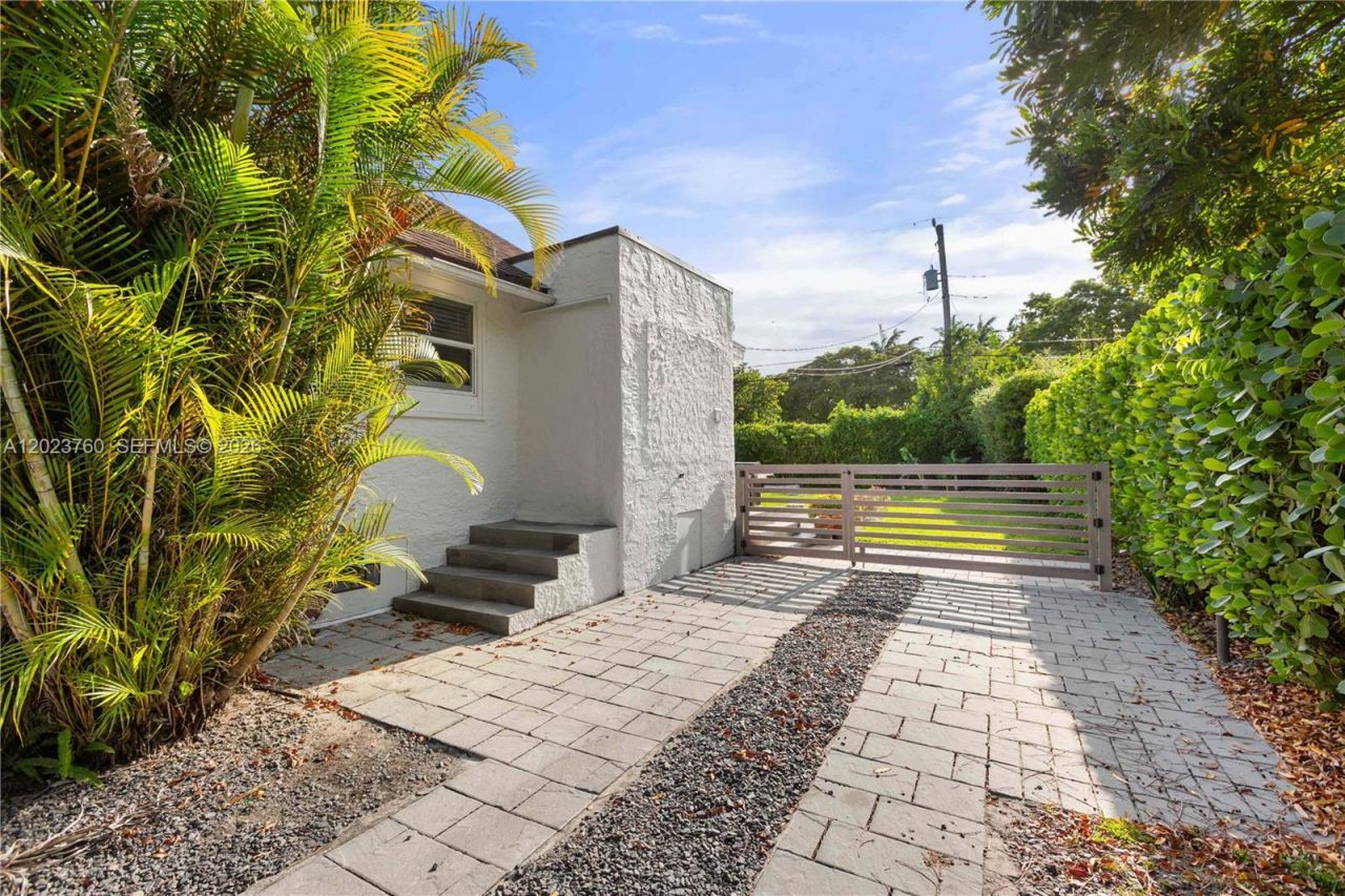 900 Tangier St, Coral Gables, FL 33134 Photo