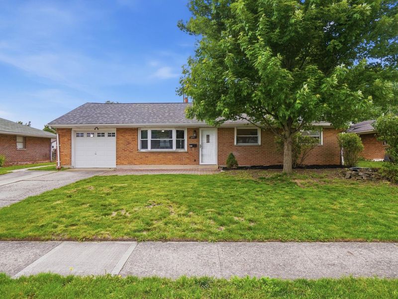 4330 Ashgrove Drive , Grove City, OH 43123 Photo 2
