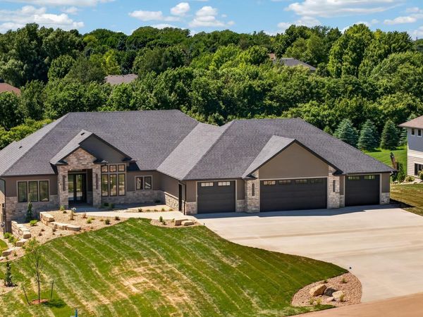 1207 S Stoakes Ave, Sioux Falls, SD 57110