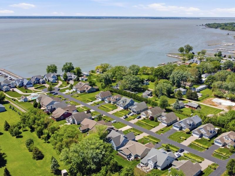 2110 Bailiwick, Marblehead, OH 43440 Photo 5