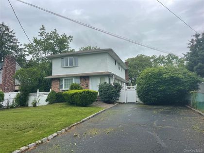 19 Oak Street Deer Park, NY 11729
