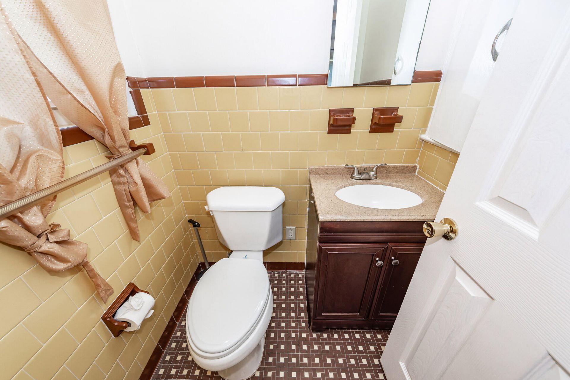 110 Gordon Street Photo 14