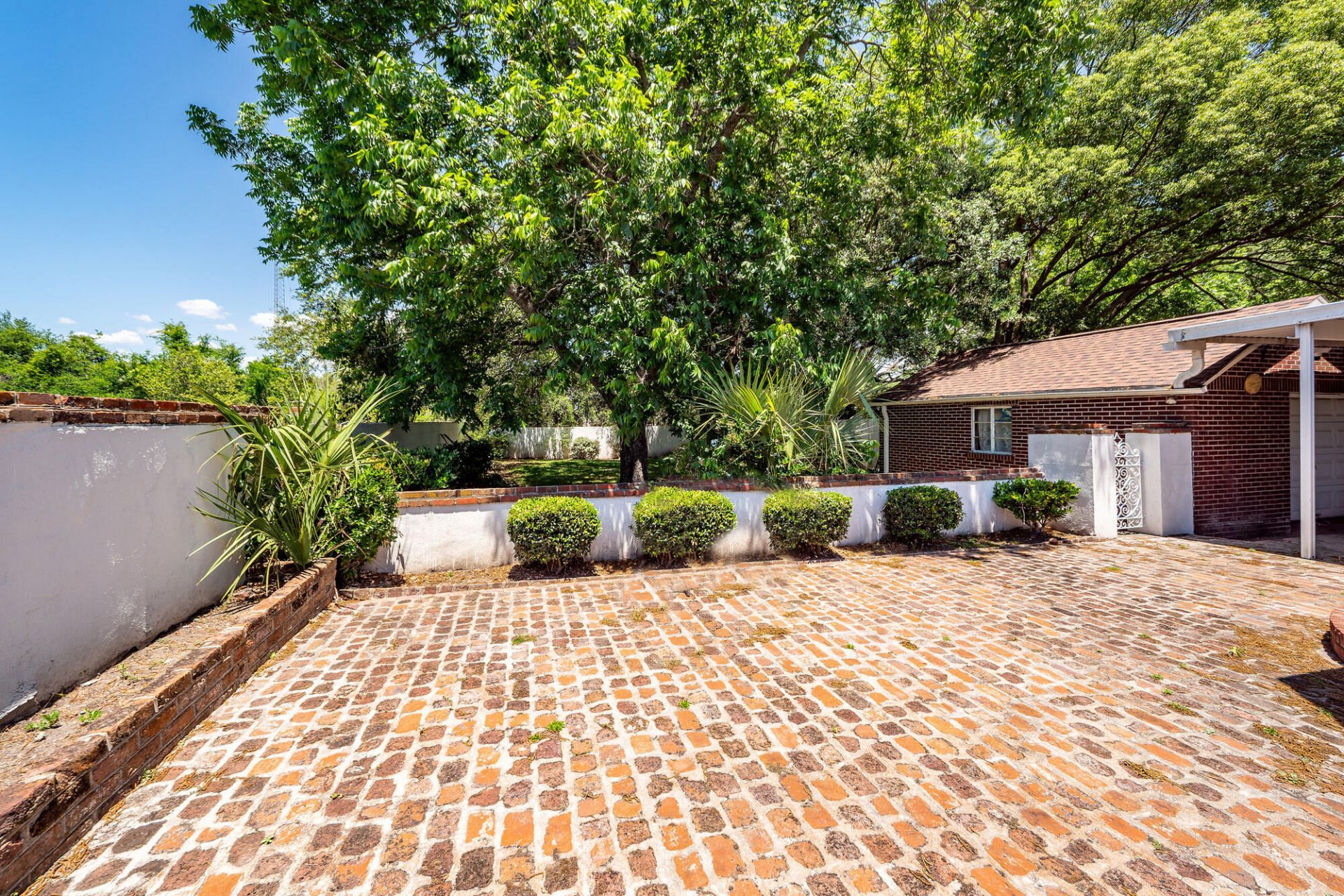 110 Gordon Street Photo 17