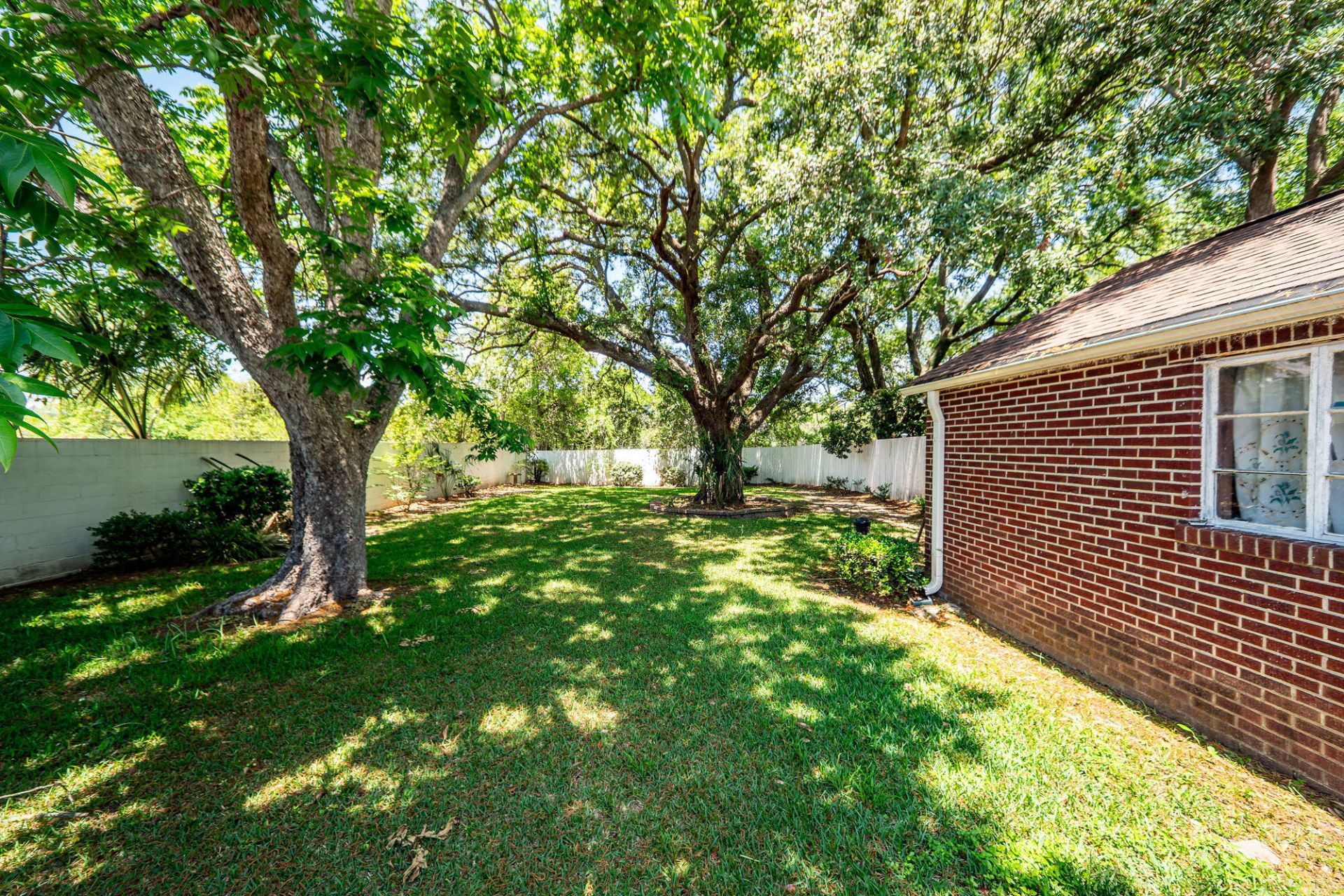 110 Gordon Street Photo 18