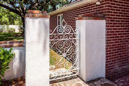 110 Gordon Street photo 4