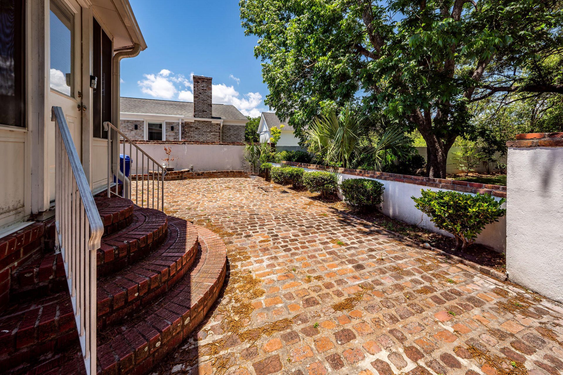 110 Gordon Street Photo 5