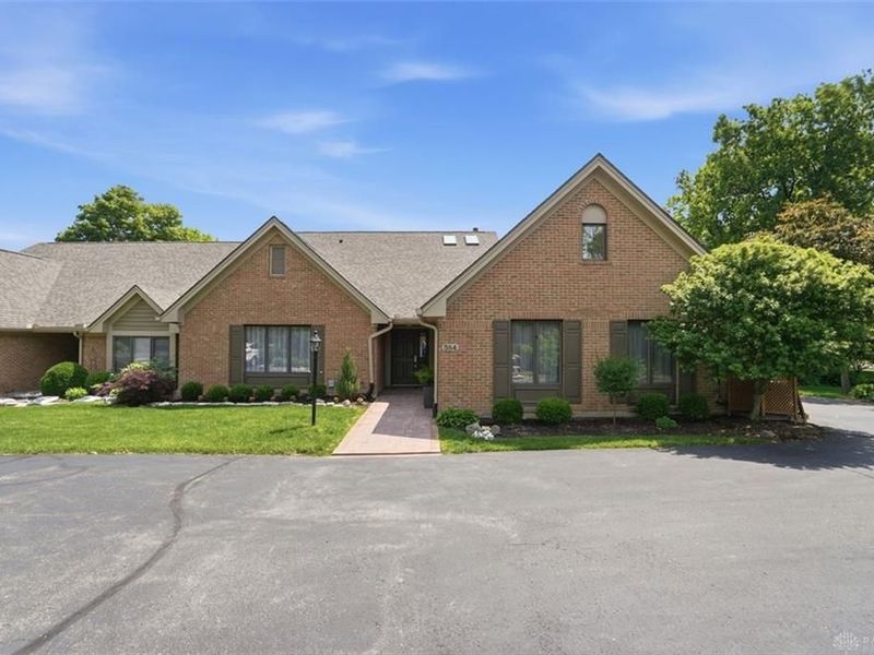 584 Cottingwood Court, Dayton, OH 45429 Photo 2