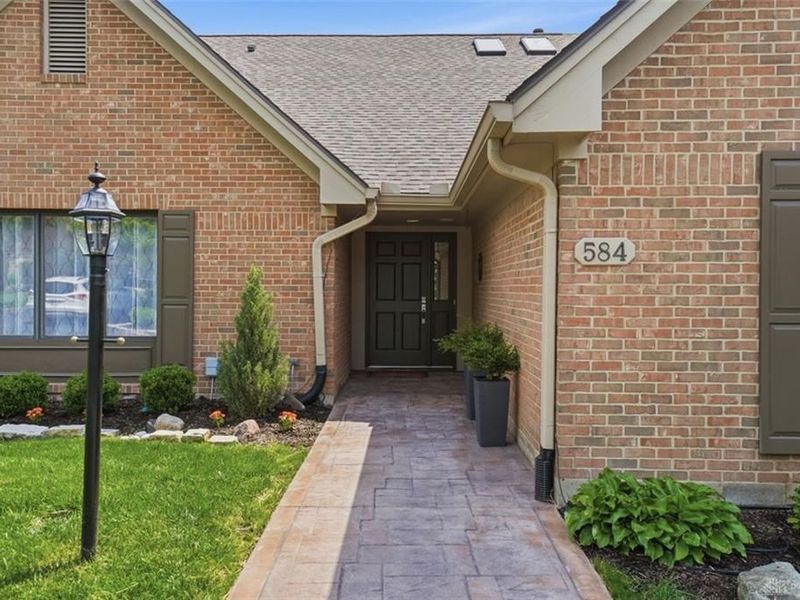 584 Cottingwood Court, Dayton, OH 45429 Photo 4