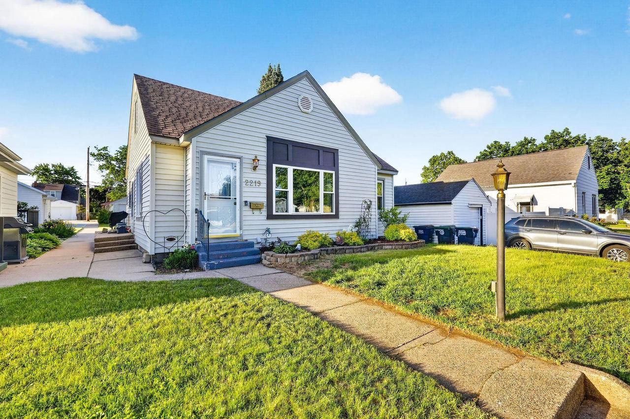 2219 Jackson Street, La Crosse, WI 54601 Main Photo