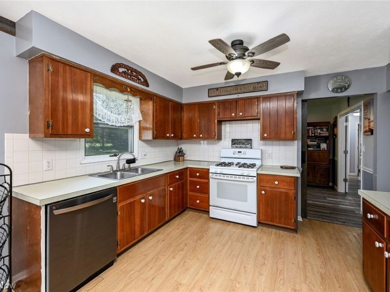 614 N Hidden Valley Road, Cuyahoga Falls, OH 44223 Photo 18