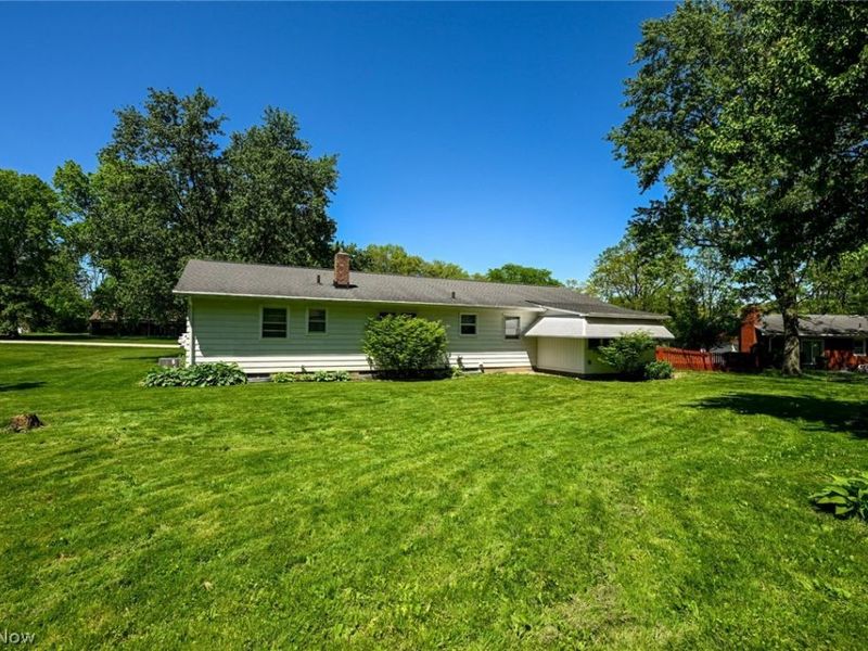 614 N Hidden Valley Road, Cuyahoga Falls, OH 44223 Photo 4