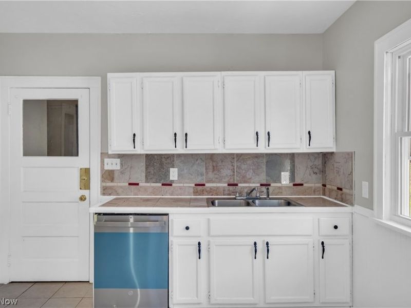 10106 Greenview Avenue, Unit 2/UP, Garfield Heights, OH 44125 Photo 12