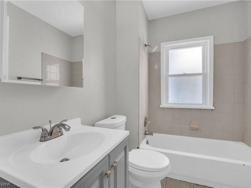 10106 Greenview Avenue, Unit 2/UP, Garfield Heights, OH 44125 Photo 18