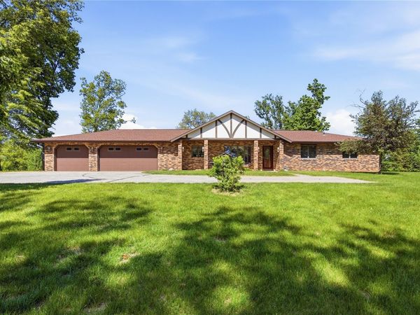 4140 Elkhorn Drive , Cedar Rapids, IA 52411
