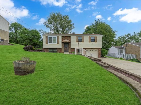 138 Convair Dr, Coraopolis, PA 15108