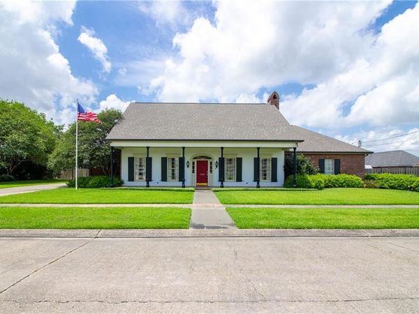 1869 SECOND Street , Lutcher, LA 70071