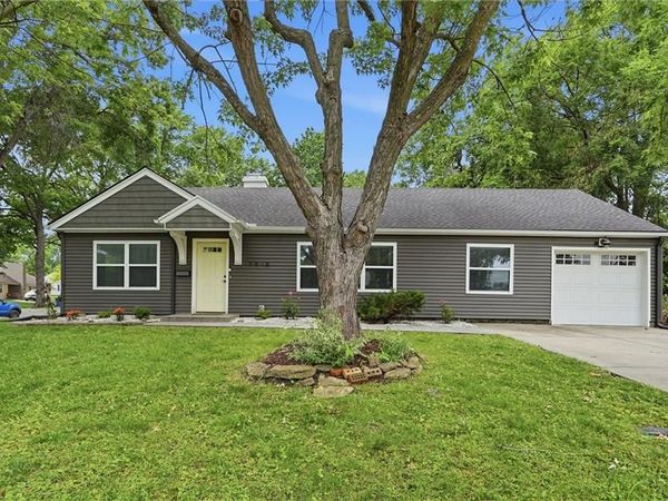 7816 Booth Drive, Prairie Village, KS 66208