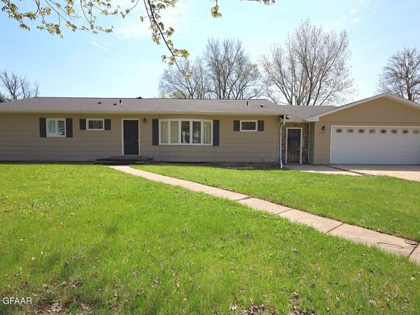 637 6TH Street , Neche, ND 58265